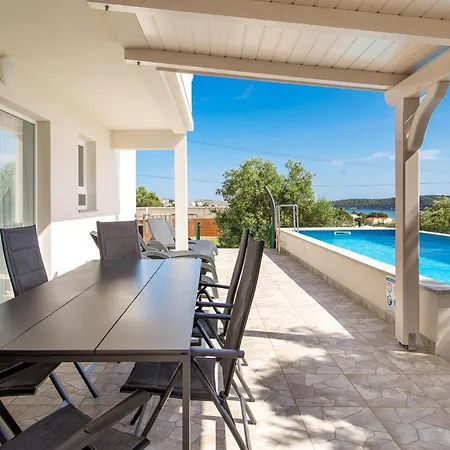 Gorgeous In With Kitchen