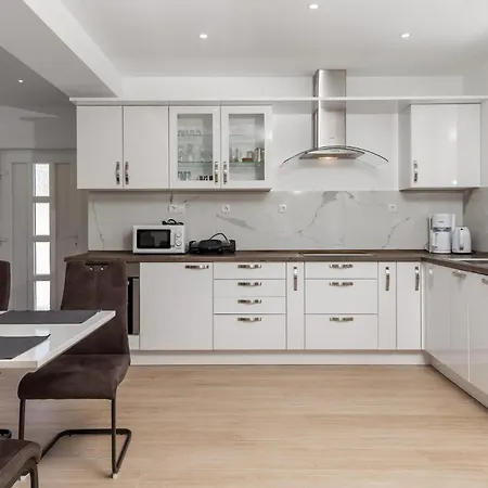 Gorgeous In With Kitchen