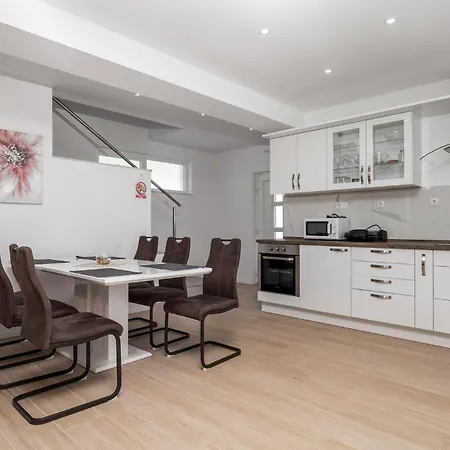 Gorgeous In With Kitchen Casa vacanze Banjol
