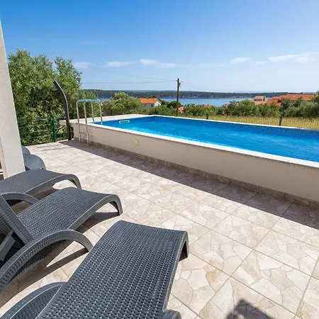 Casa vacanze Gorgeous In With Kitchen Banjol