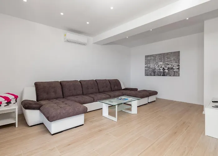 3 Bedroom Lovely In 度假居 *