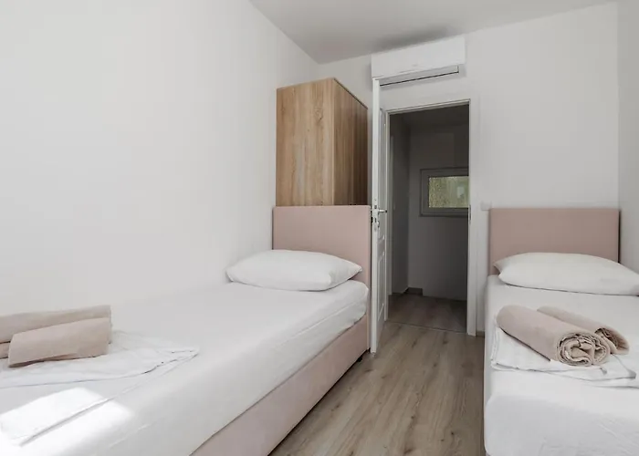 3 Bedroom Lovely In *