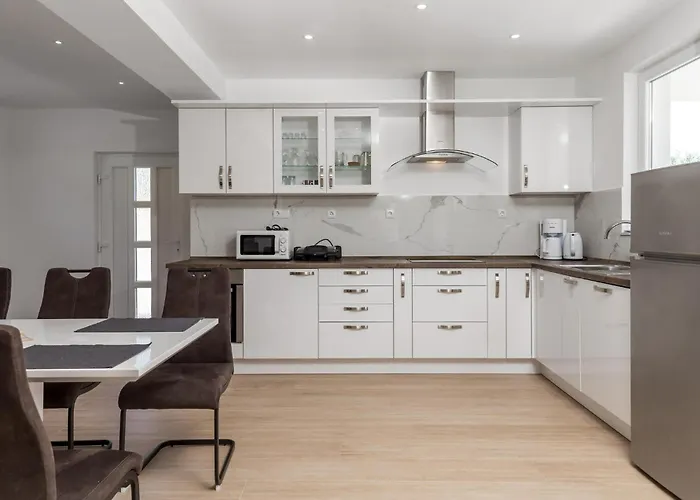 3 Bedroom Lovely In