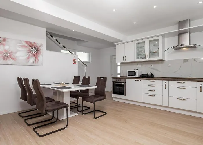 3 Bedroom Lovely In 度假居 Banjol