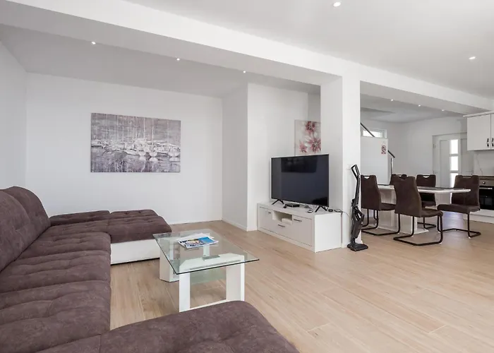 3 Bedroom Lovely In *