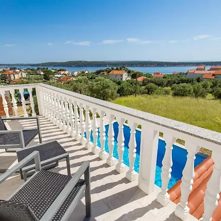 Gorgeous In With Kitchen Сasa de vacaciones Banjol