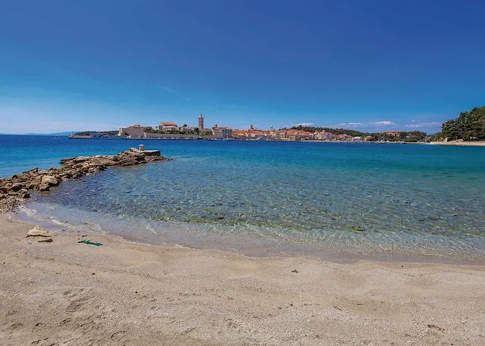 Сasa de vacaciones 3 Bedroom Lovely In *