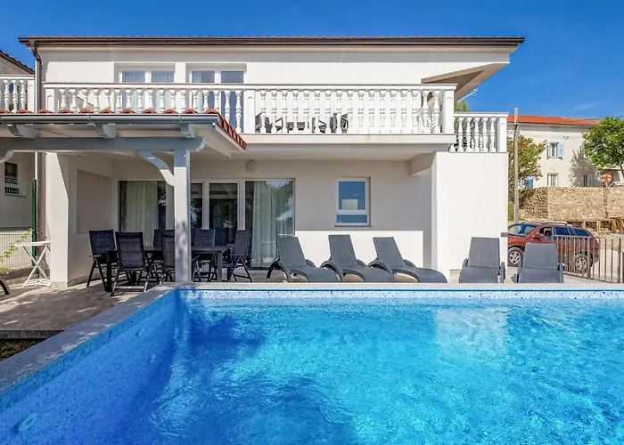 3 Bedroom Lovely In Holiday home Banjol